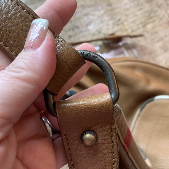 Authentic Burberry leather hobo bag. Used, but only worn 2x. No storage bag. - Picture 3 of 13
